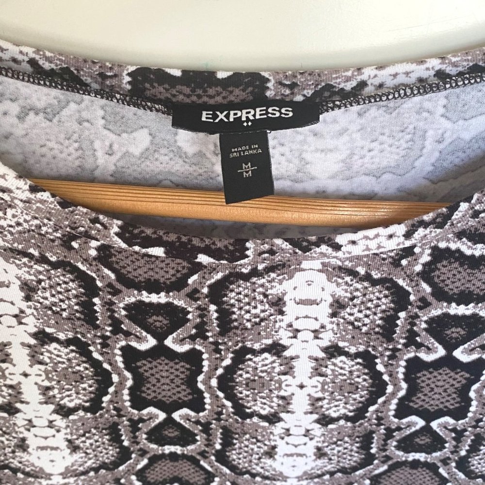 Express‎ bodysuit snake reptile print black white M thong short sleeve - Picture 2 of 5